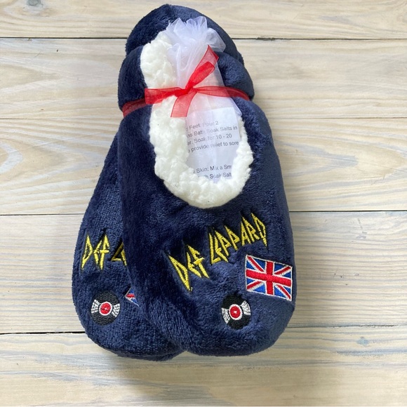 GIFT SET Def Leppard Slippers Womens 7 Calming FOOT SOAK Salt Mint Green Tea - Picture 3 of 11